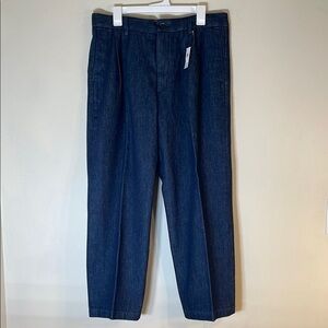 NWT. Banana Republic 35 Relaxed Pleated Straight Jeans.